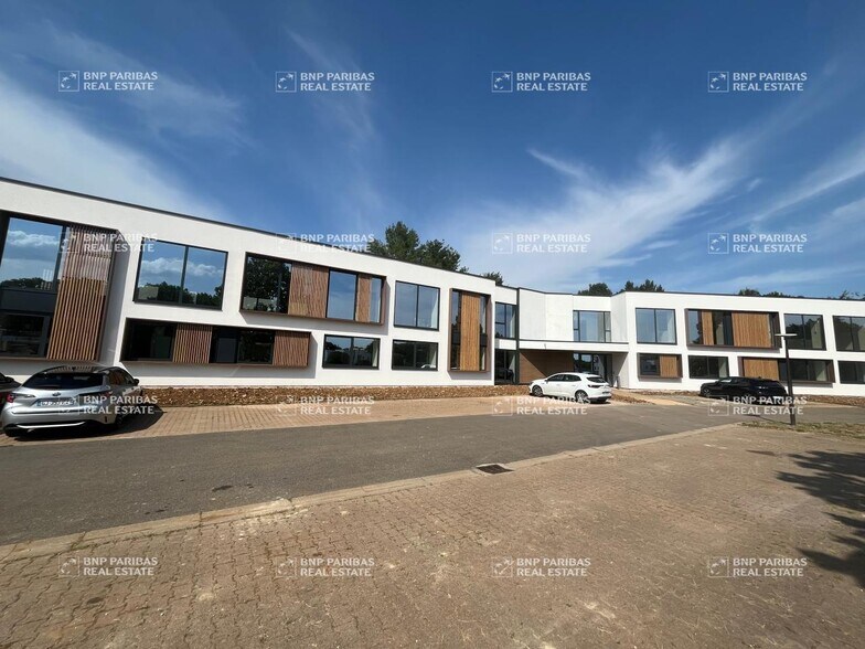 Office in Vandoeuvre-les-Nancy for lease - Building Photo - Image 1 of 18