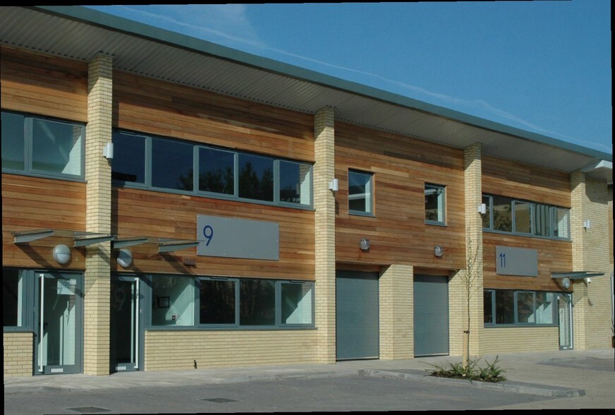 3-11 Roebuck Way, Milton Keynes à vendre - Photo du bâtiment - Image 3 de 11