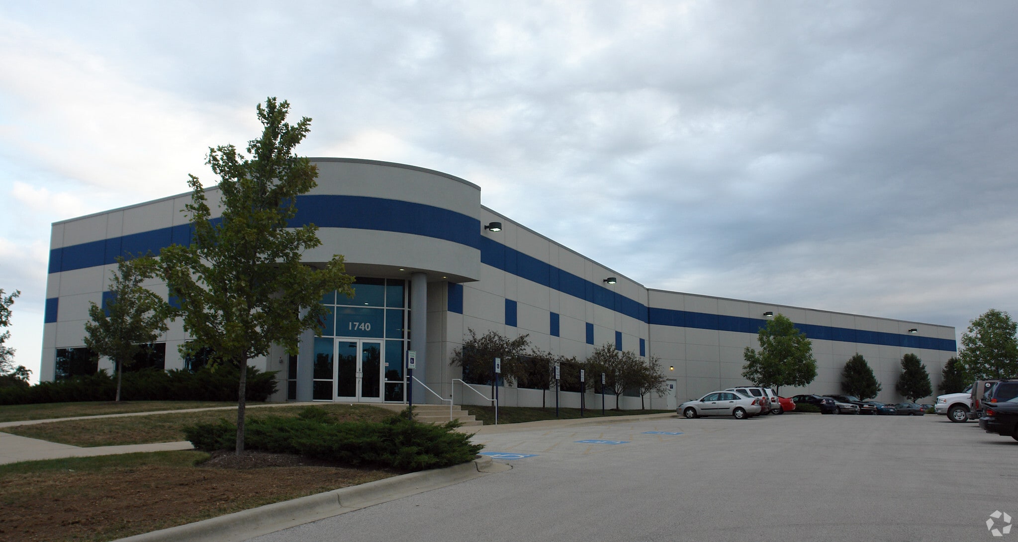 1740 Internationale Pky, Woodridge, IL for lease Primary Photo- Image 1 of 3