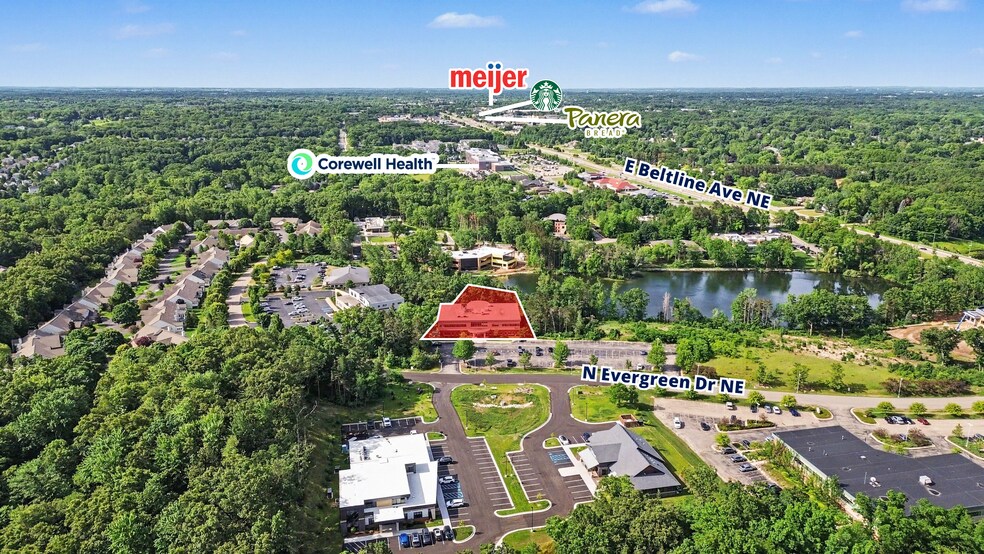3264 N Evergreen Dr NE, Grand Rapids, MI à vendre - Photo du bâtiment - Image 3 de 12