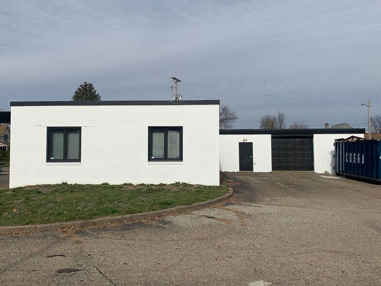 1208 Harrison Ave SW, Canton, OH à louer - Photo du bâtiment - Image 3 de 12