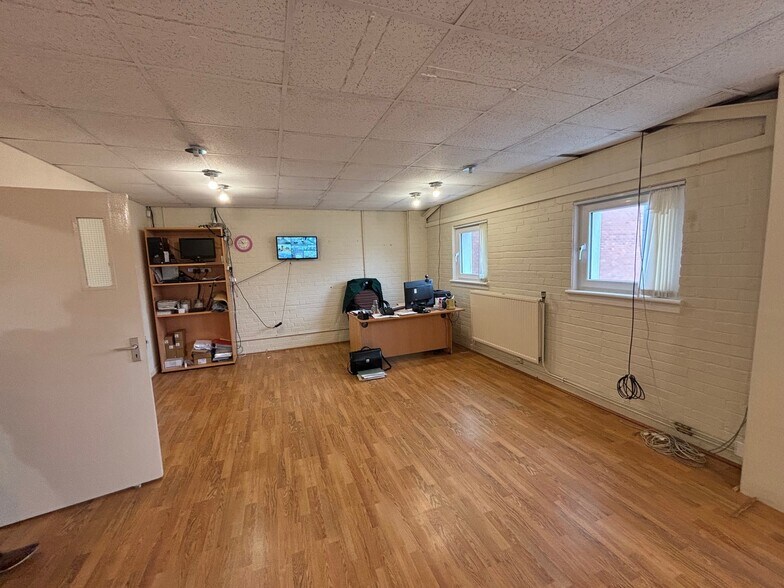 101 Brook St, Glasgow à louer - Photo du bâtiment - Image 2 de 11