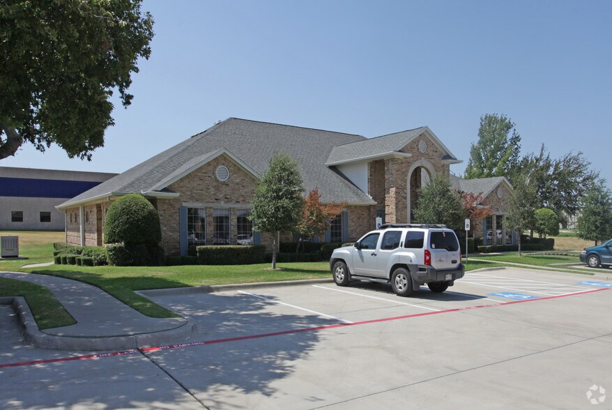 5750 Stratum Dr, Fort Worth, TX à louer - Photo principale - Image 1 de 17