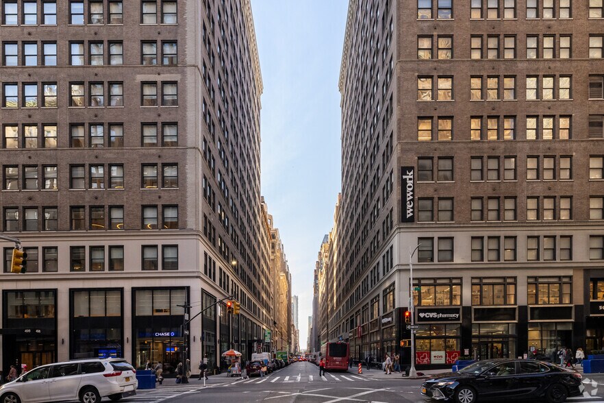 247 W 37th St, New York, NY for lease - Building Photo - Image 2 of 7