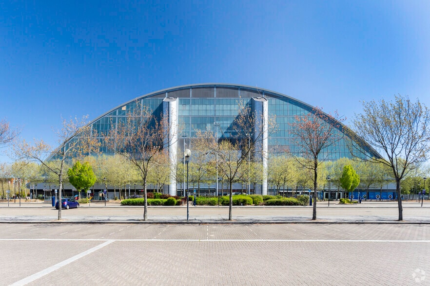Marlborough Gate, Milton Keynes for lease - Building Photo - Image 2 of 5