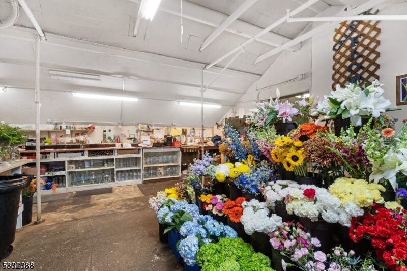 634 Willow Grove St, Hackettstown, NJ à vendre - Photo du bâtiment - Image 3 de 25