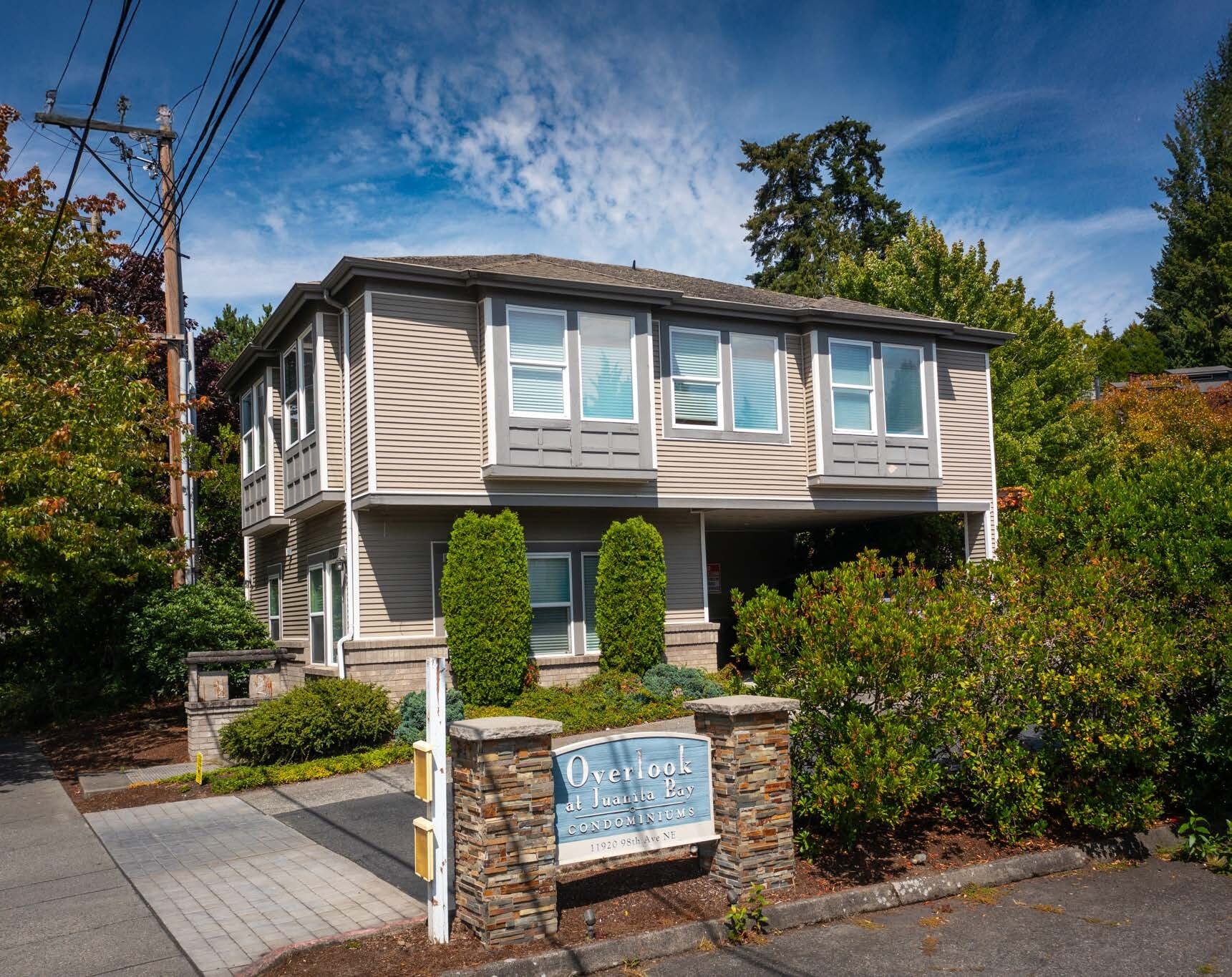 11922 98th Ave NE, Kirkland, WA à vendre Photo du bâtiment- Image 1 de 10