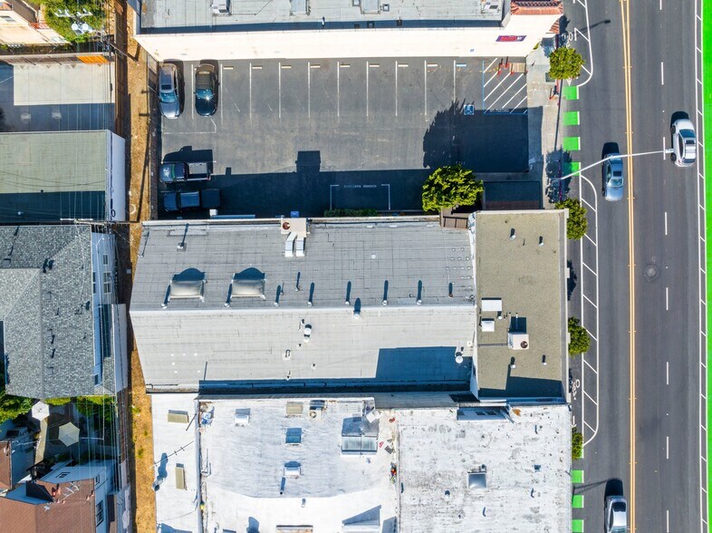 1145 California Dr, Burlingame, CA à louer - Photo du bâtiment - Image 3 de 4