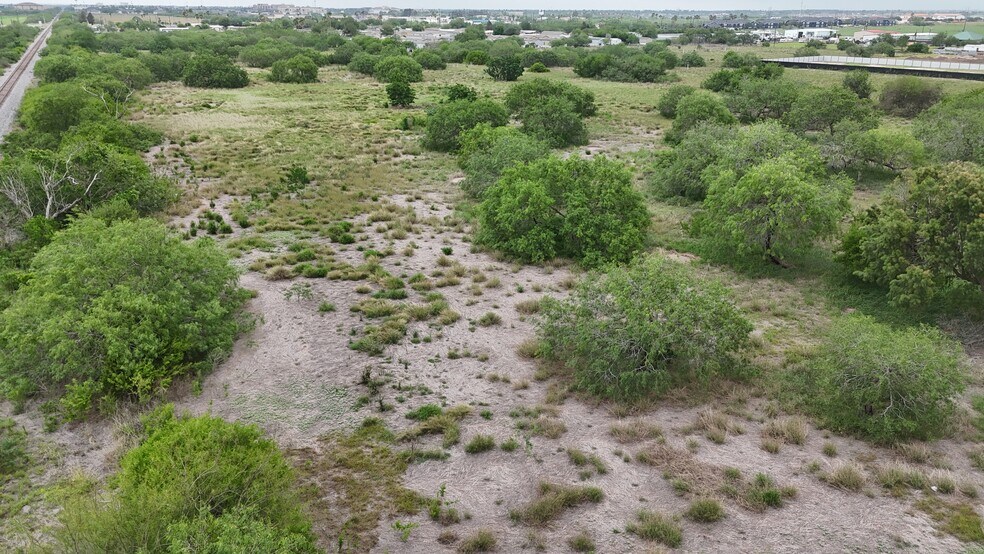 000 Mayfield Rd, San Benito, TX à louer - Photo du bâtiment - Image 3 de 6