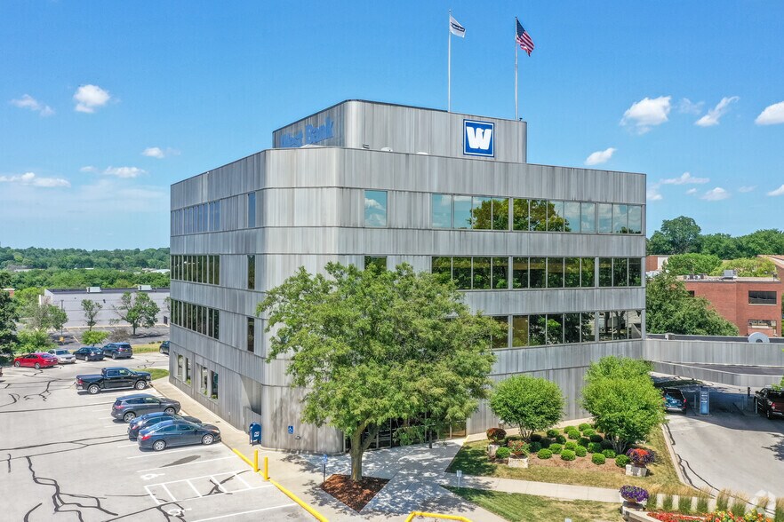 1601 22nd St, West Des Moines, IA à louer - Photo du bâtiment - Image 1 de 4