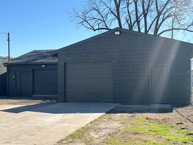 More details for 2702 Manor Way, Dallas, TX - Flex for Lease