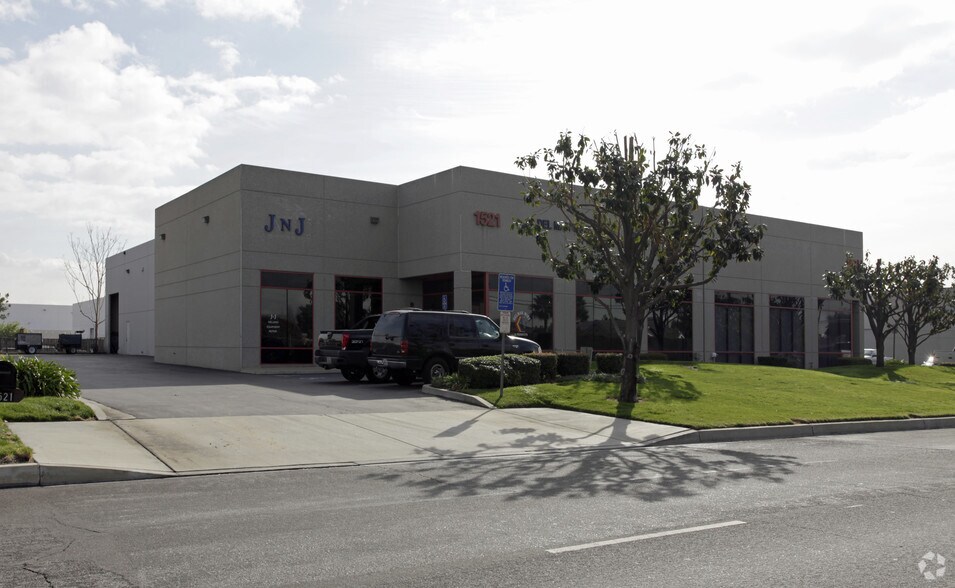 1521 S Vineyard Ave, Ontario, CA for lease - Building Photo - Image 1 of 3