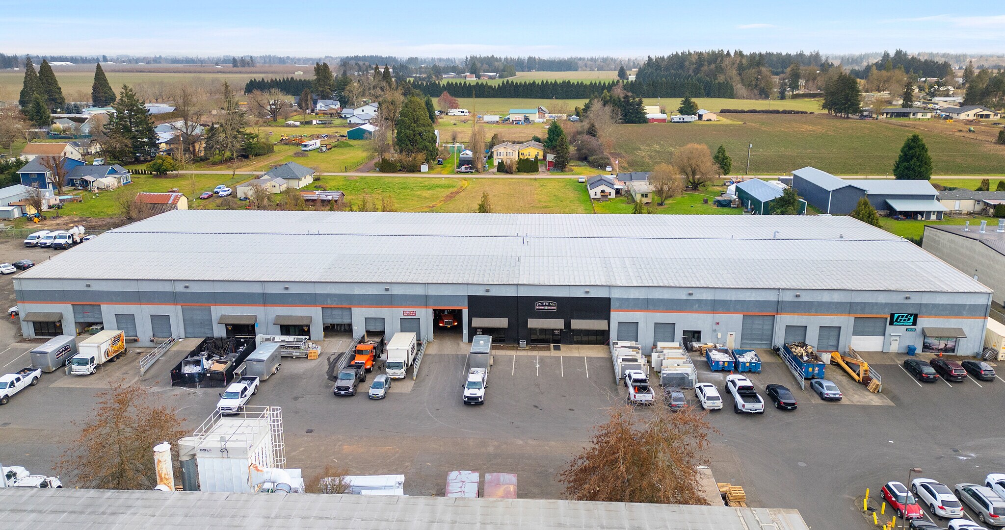 2832-2850 Industrial Ave, Hubbard, OR à vendre Photo du bâtiment- Image 1 de 1