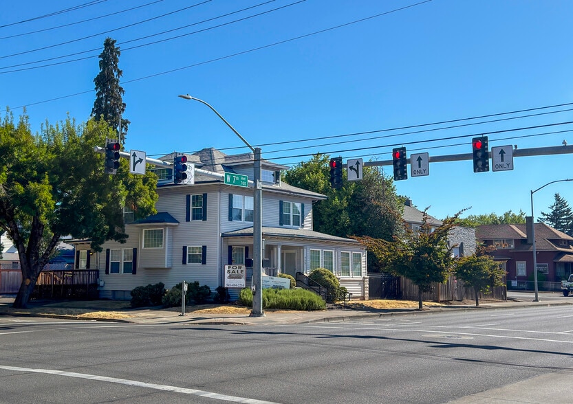 795 W 7th Ave, Eugene, OR à louer - Photo du bâtiment - Image 1 de 13