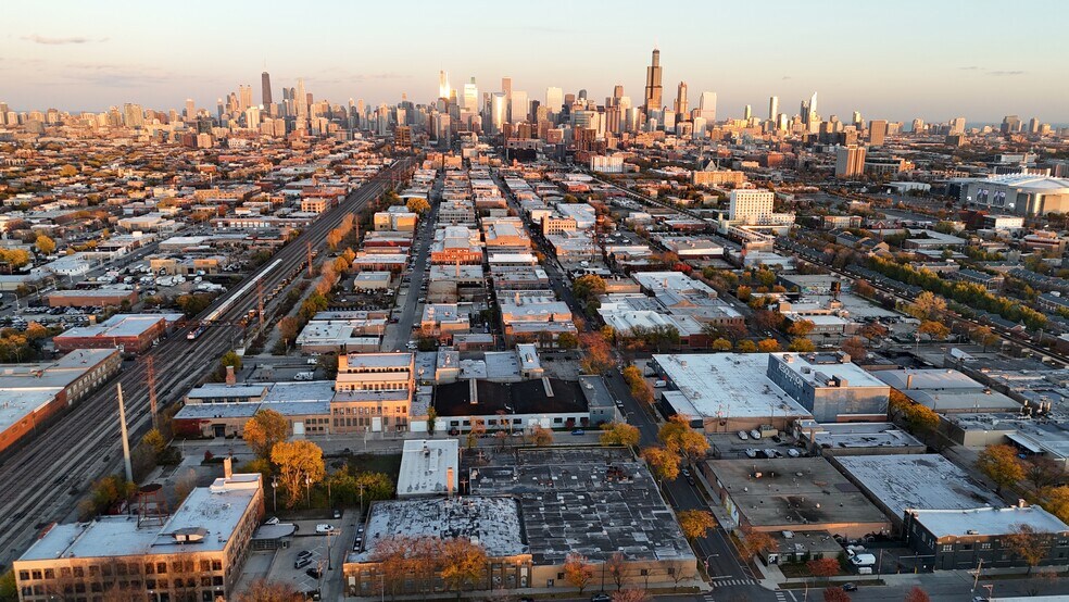 315 N Oakley Blvd, Chicago, IL à louer - Aérien - Image 3 de 4