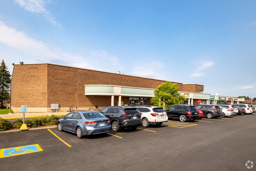8200-8230 Boul Taschereau, Brossard, QC for lease - Building Photo - Image 3 of 9