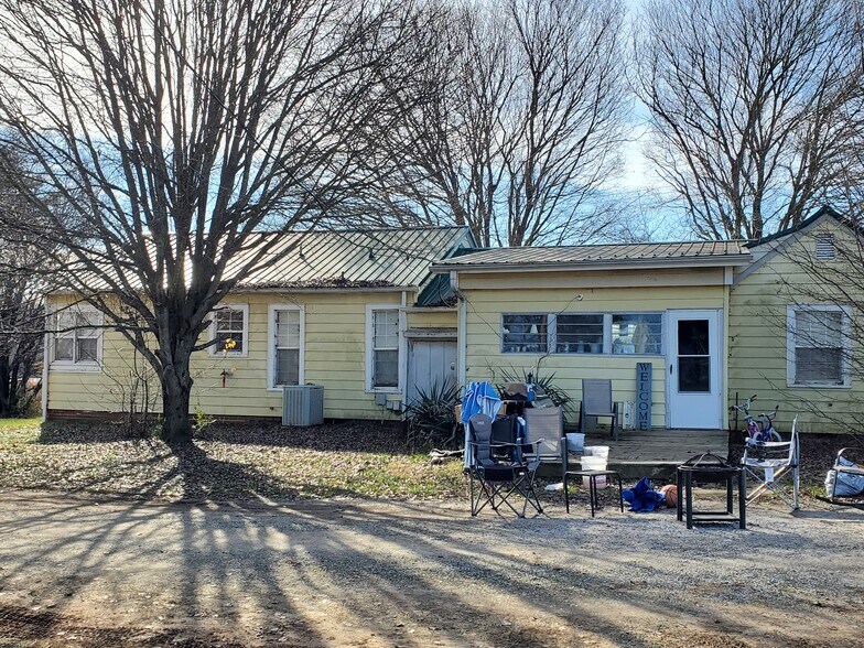 258 Fred Sink Rd, Winston-Salem, NC à vendre - Photo du bâtiment - Image 2 de 3