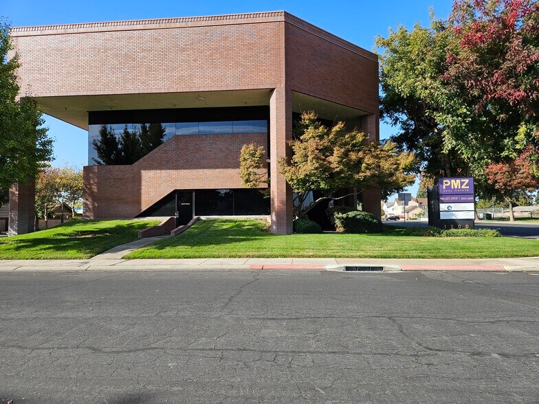 1200 E Orangeburg Ave, Modesto, CA à louer - Photo du bâtiment - Image 2 de 7