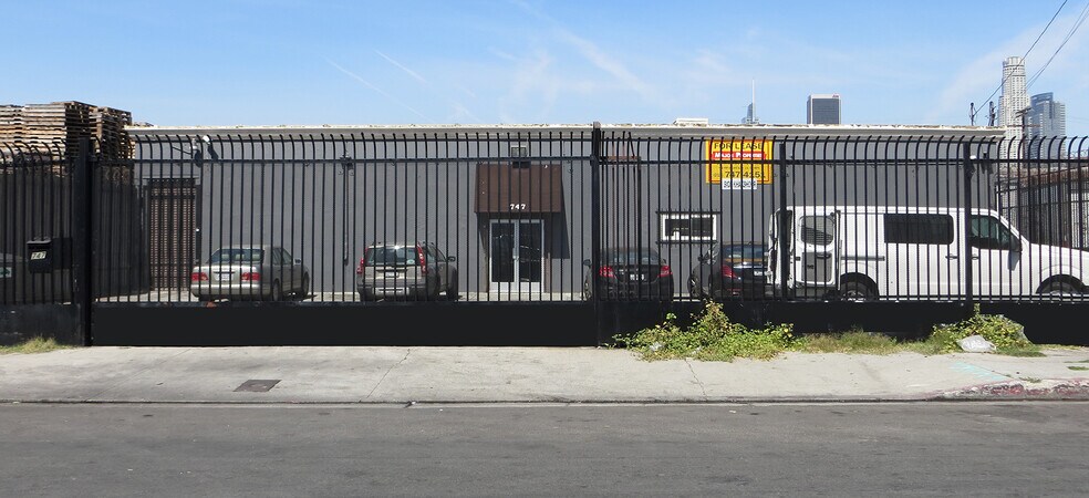 747 Ceres Ave, Los Angeles, CA à louer - Photo principale - Image 1 de 8