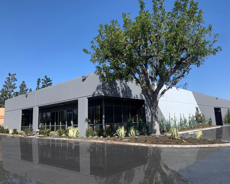 1523 W Struck Ave, Orange, CA à louer - Photo du bâtiment - Image 2 de 2