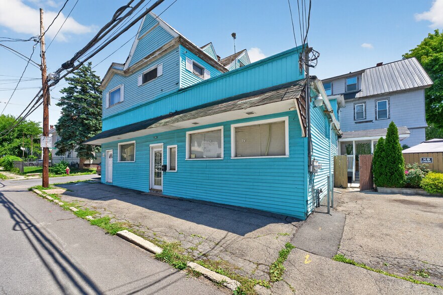 41 Chestnut St, Amsterdam, NY à vendre - Photo du bâtiment - Image 3 de 47