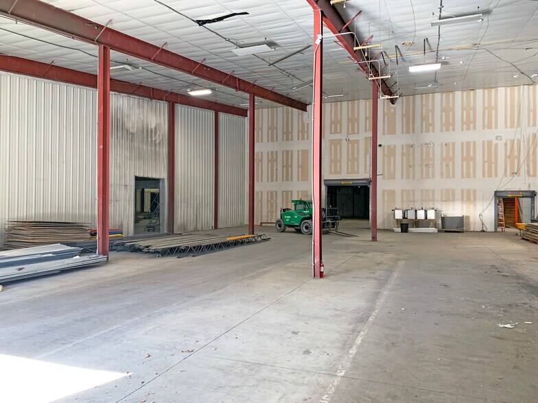 50 Commerce Way, Barrington, NH à louer - Photo du bâtiment - Image 3 de 4