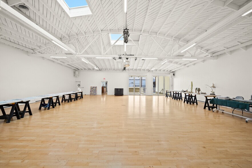 1329 E 3rd St, Los Angeles, CA à louer - Photo intérieure - Image 3 de 16