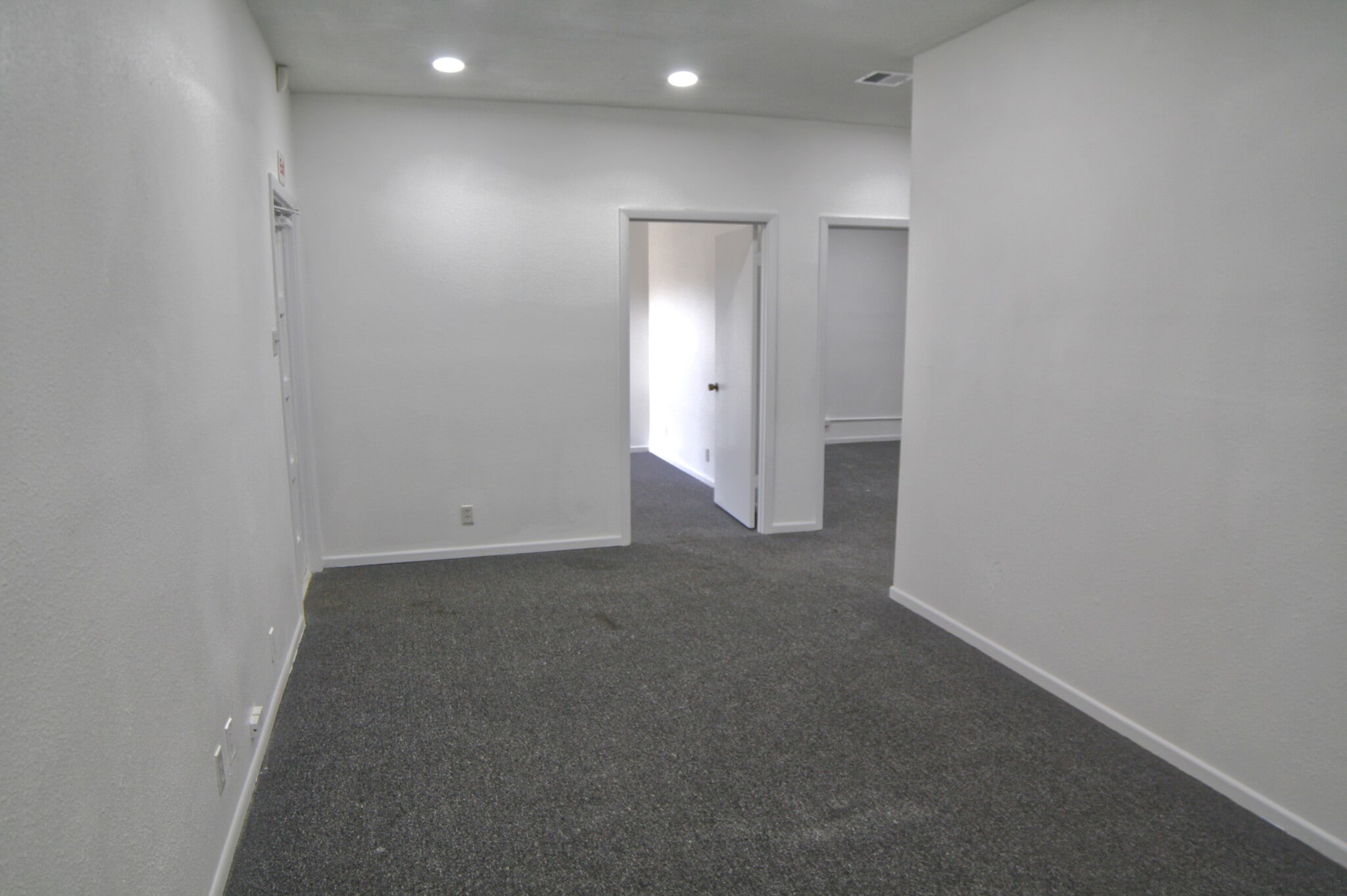 3859 E Southcross Blvd, San Antonio, TX for lease Interior Photo- Image 1 of 9