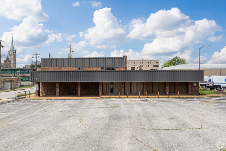 111 W Lincoln St, Belleville, IL for sale - Building Photo - Image 2 of 20