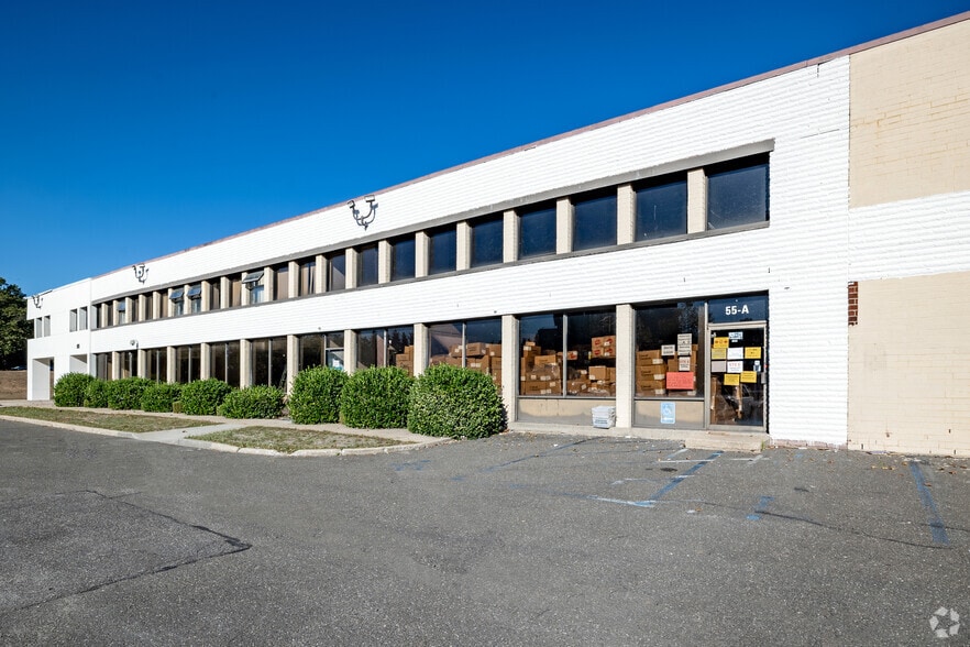 55 Kennedy Dr, Hauppauge, NY for lease - Building Photo - Image 3 of 26