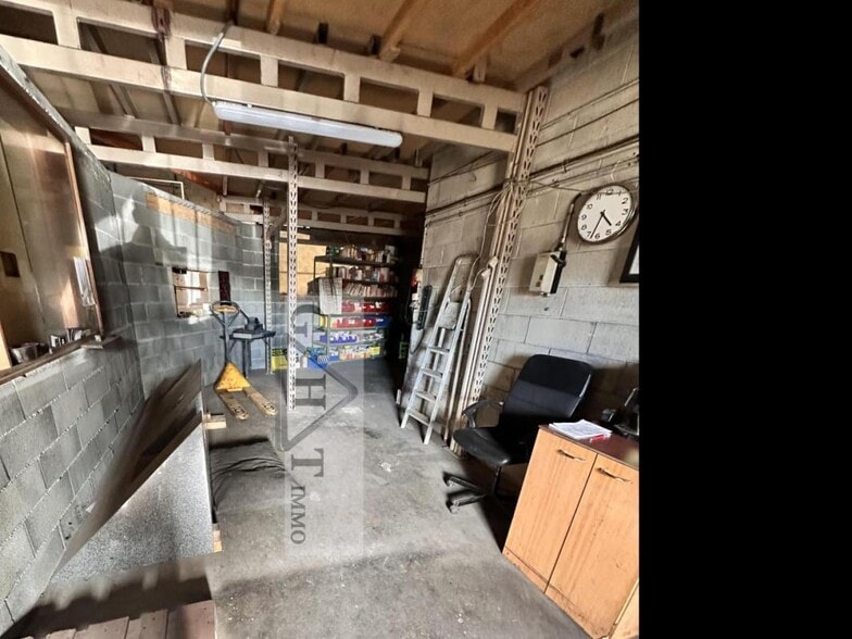 Industrial in Alfortville for sale - Interior Photo - Image 2 of 8