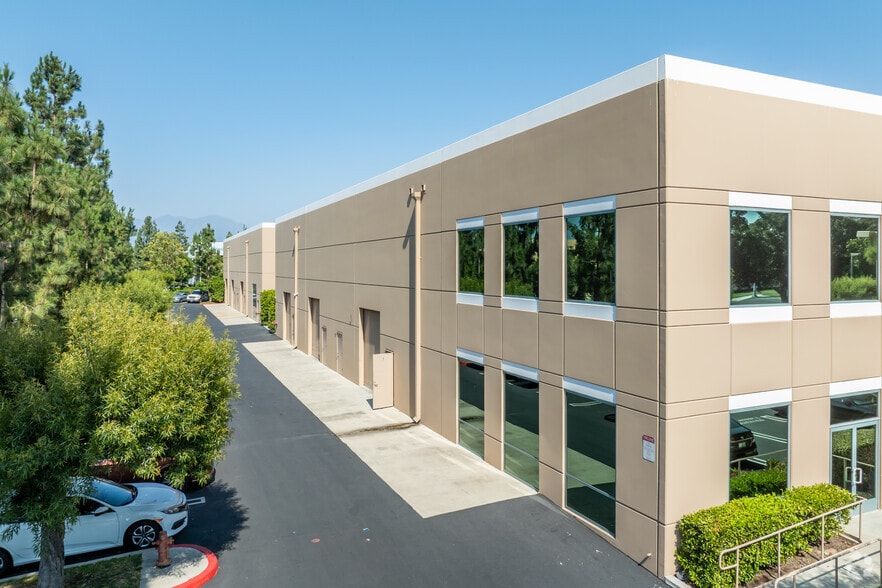 5-11 Hubble Dr, Irvine, CA for sale - Building Photo - Image 3 of 5