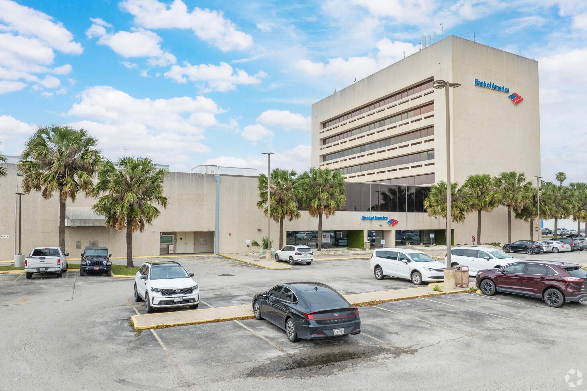 222 E Van Buren Ave, Harlingen, TX for lease Primary Photo- Image 1 of 73
