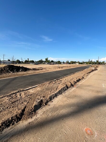 437 Cesar Chavez Blvd, Fresno, CA for sale - Building Photo - Image 3 of 5