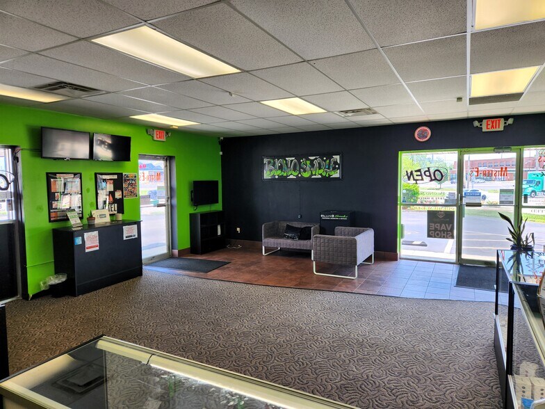 2891 N Water St, Decatur, IL for lease - Building Photo - Image 2 of 3