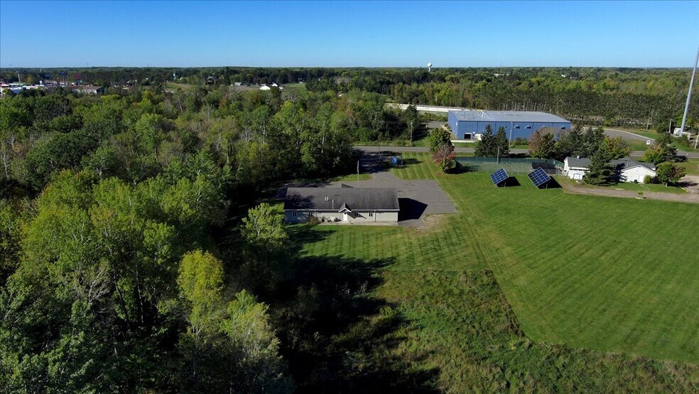 260 Morris Ave, Hinckley, MN à vendre - Photo du bâtiment - Image 2 de 5