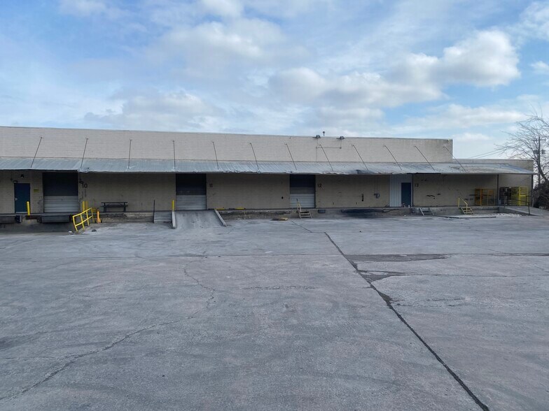 5524 E 12th St, Tulsa, OK à vendre - Photo du bâtiment - Image 2 de 9