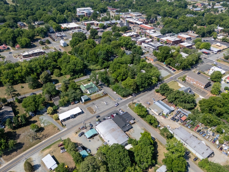 127 Thompson St, Pittsboro, NC à louer - Photo du bâtiment - Image 3 de 15