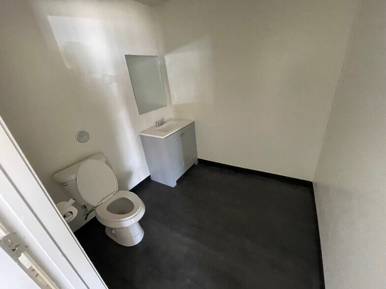 8141 Sunland Blvd, Sun Valley, CA à louer - Photo intérieure - Image 3 de 5