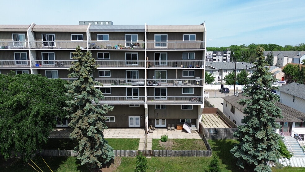 9342 103rd Ave NW, Edmonton, AB for sale - Building Photo - Image 3 of 18