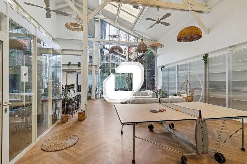 Office in Montreuil for lease Building Photo- Image 1 of 6