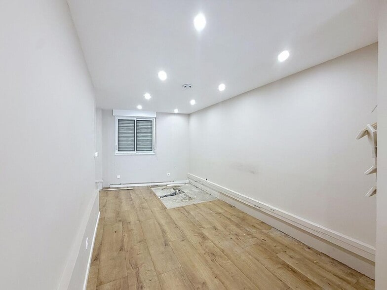 19 Rue Juliette Récamier, Lyon for sale - Interior Photo - Image 3 of 8