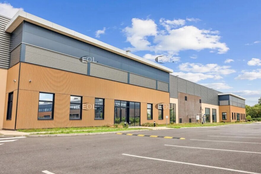 Flex in Sucy-en-Brie for lease - Building Photo - Image 2 of 19