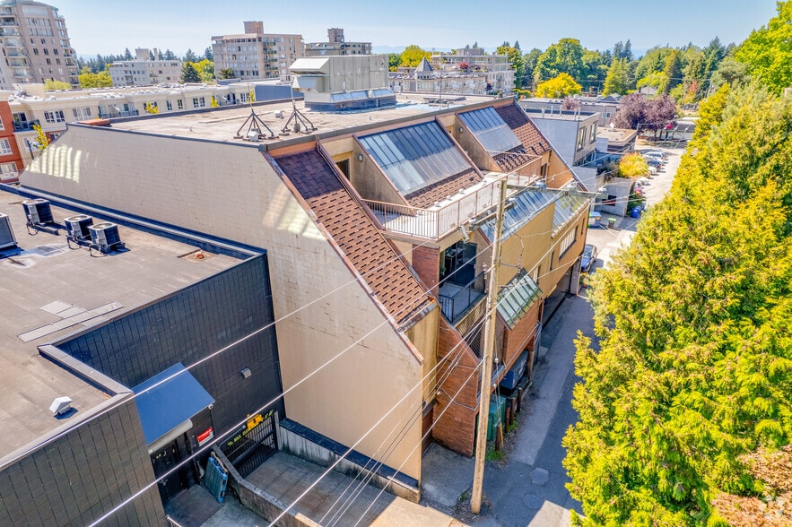 2309 W 41st Ave, Vancouver, BC à louer - Photo du bâtiment - Image 3 de 4