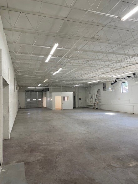 158 Oak St, Avondale Estates, GA for lease - Interior Photo - Image 2 of 10