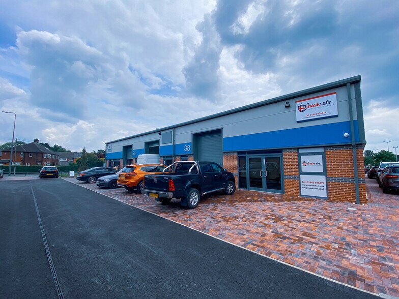 Warrington Rd, Leigh à louer - Photo du bâtiment - Image 2 de 15