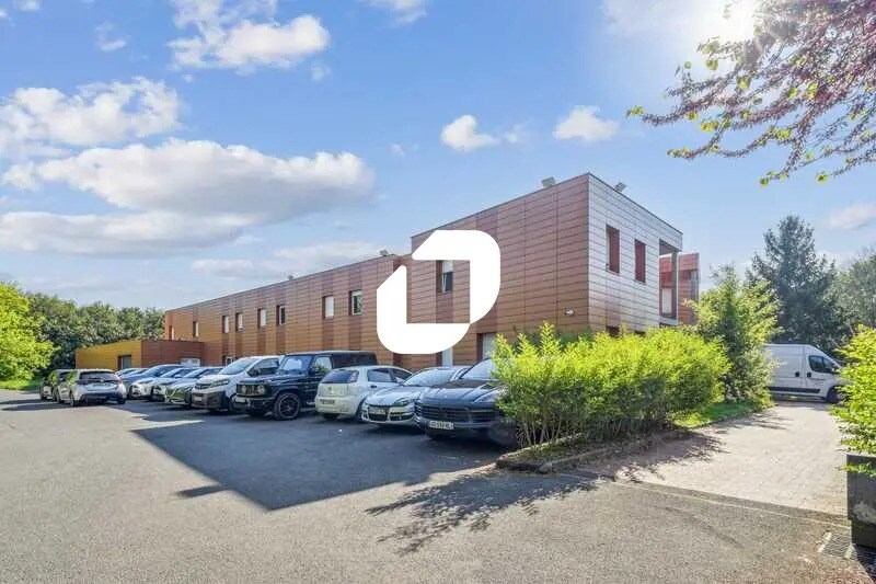 Office in Tremblay-en-France for lease Building Photo- Image 1 of 10