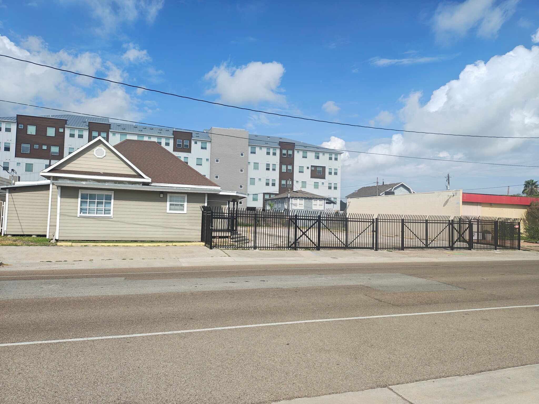 1011 Santa Fe St, Corpus Christi, TX for lease Building Photo- Image 1 of 27