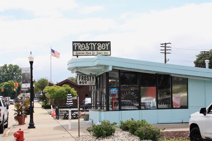 67 Main St, Belleville, MI à vendre - Photo du bâtiment - Image 1 de 16