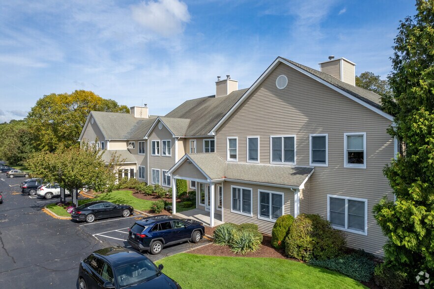 1130 Ten Rod Rd, North Kingstown, RI à louer - Photo du bâtiment - Image 1 de 7